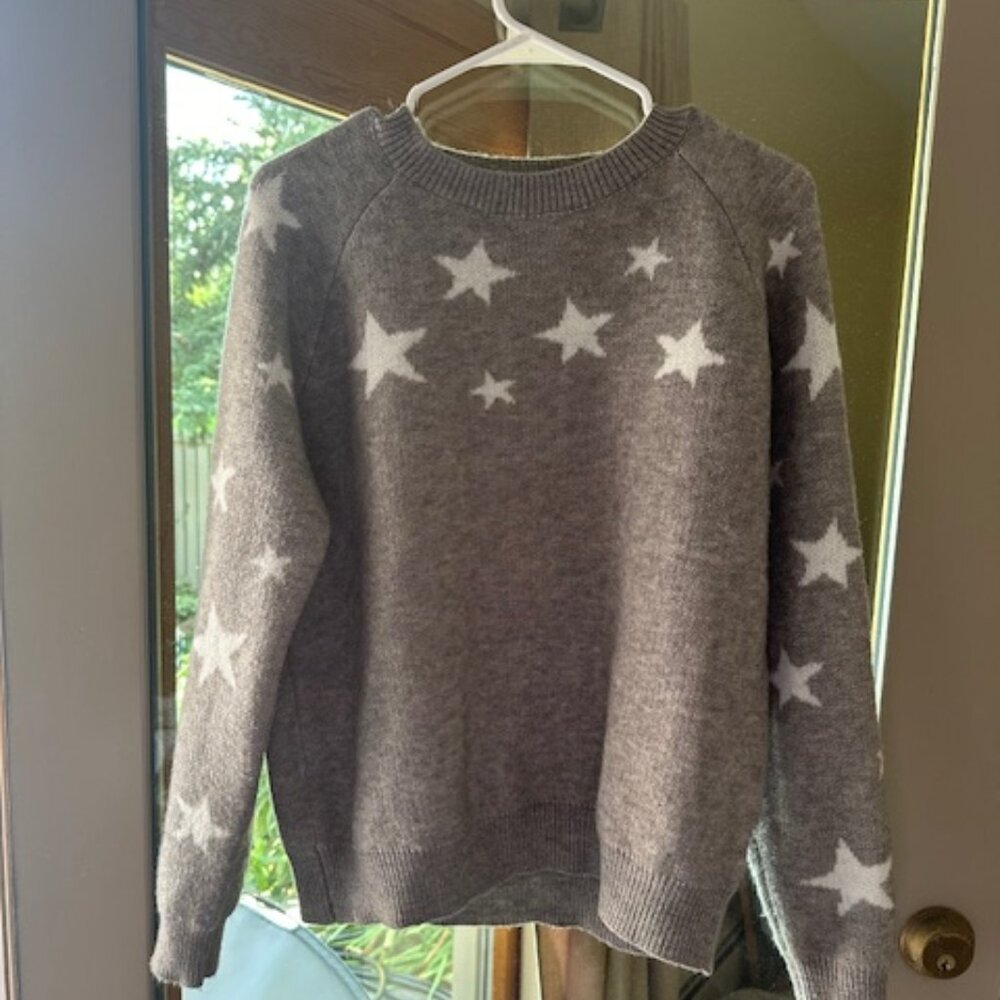 Dreamers by Debut gray star sweater, size medium
